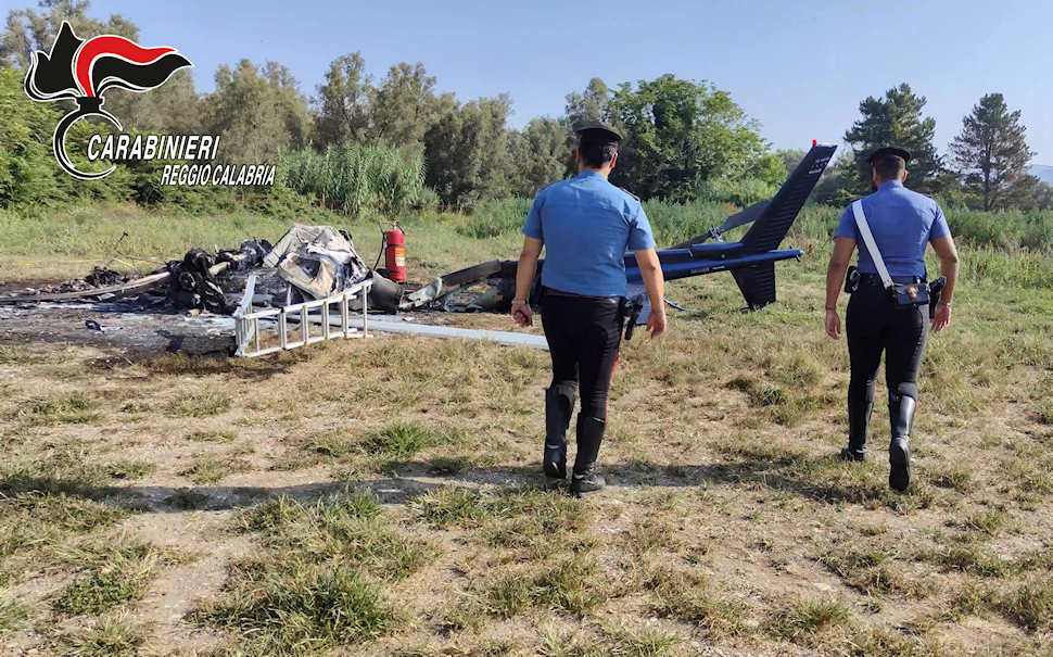 Incendio all'isola ecologica: distrutto elicottero antincendio di Calabria Verde. Danni per 3 milioni di euro 58 Elicottero Calabria verde02