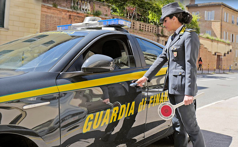 Guardia di Finanza auto3