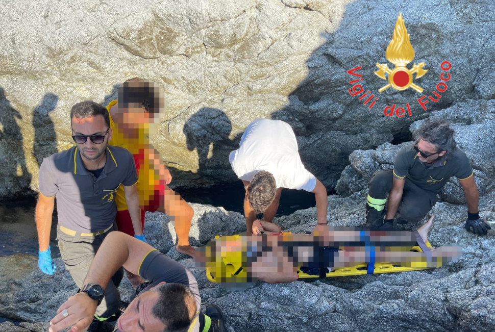 bagnante precipita dalla scogliera 1