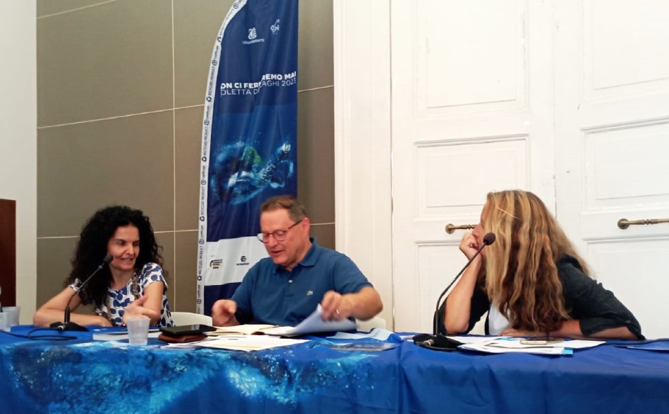 foto conferenza laghi goletta verde