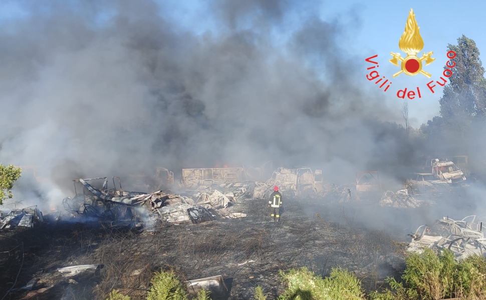 incendio autodemolizione Kr 01