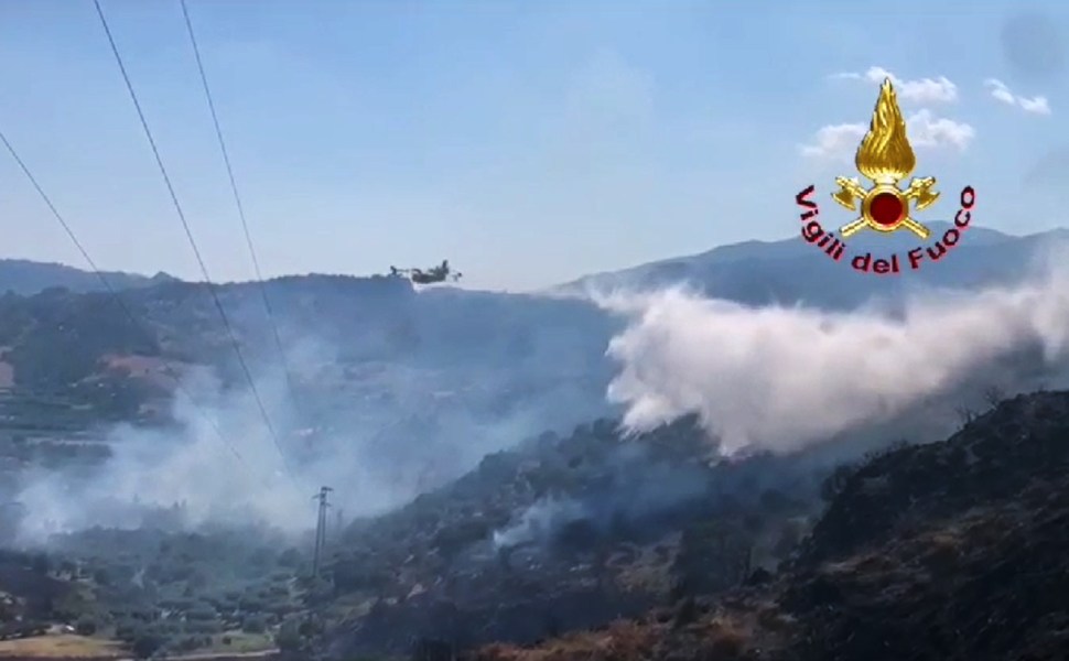 incendio caulonia canadair