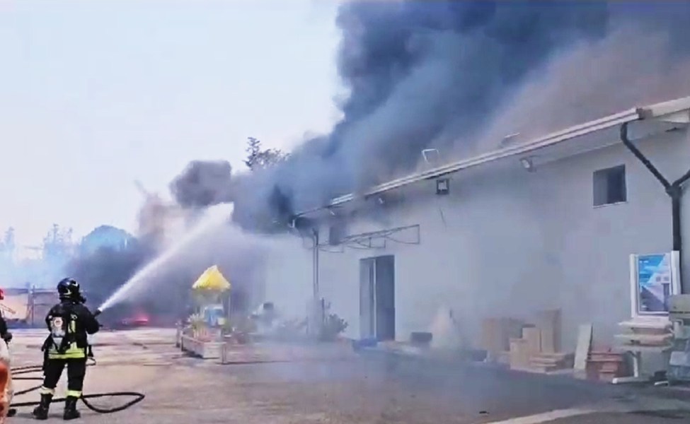 incendio deposito croton
