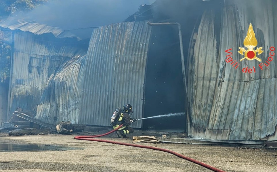 incendio deposito crotone 3