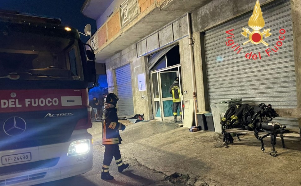 incendio negozio magisano cz