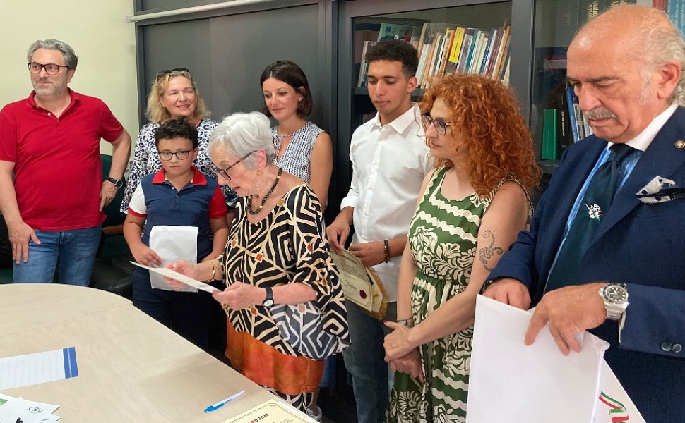 la presidente della Commissione giudicatrice legge le motivazioni