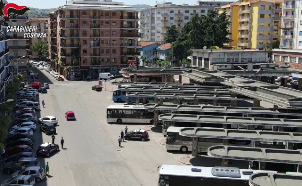 operazione carabinieri droga autostazione cosenza