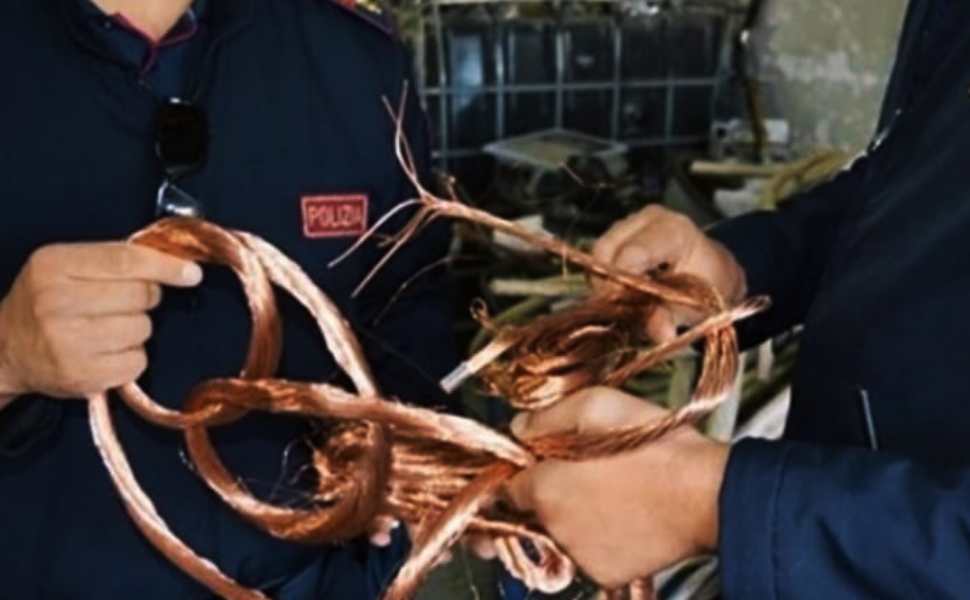 Cosenza: incendia cavi elettrici lungo il fiume per estrarre rame, arrestato 51 rame polizia generico