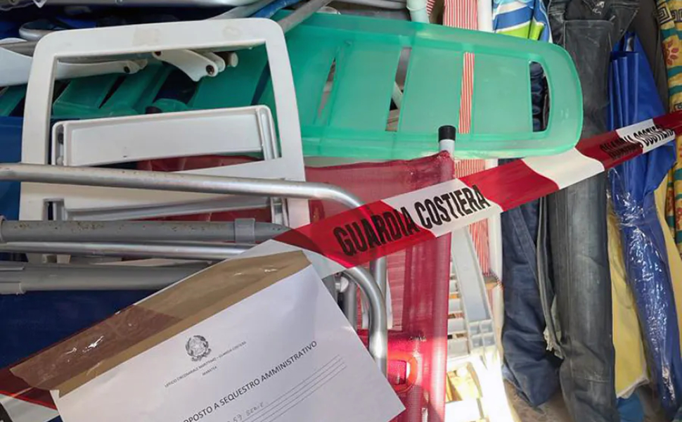 sequestro ombrelloni segnaposto