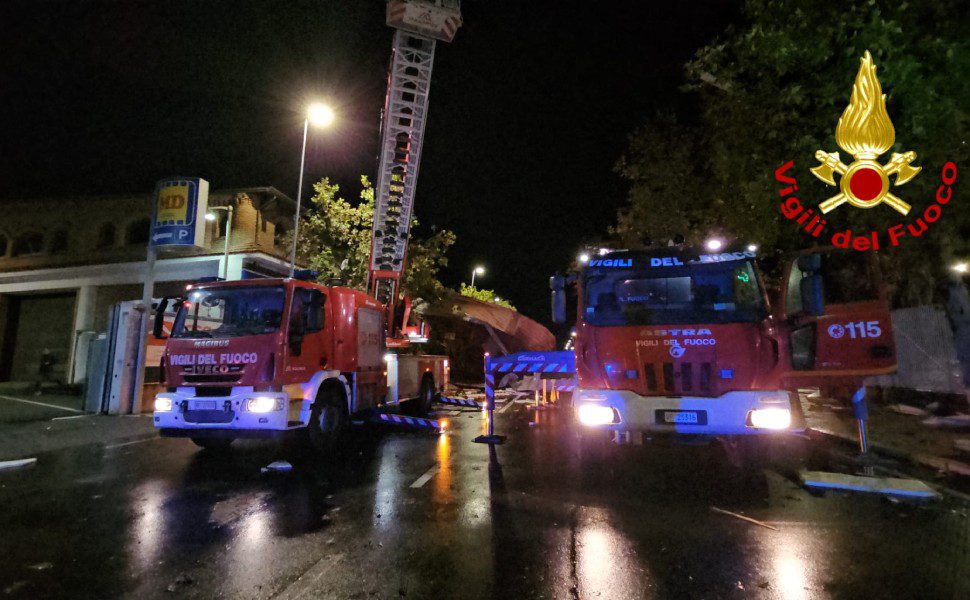 danni crotone maltempo vento 02