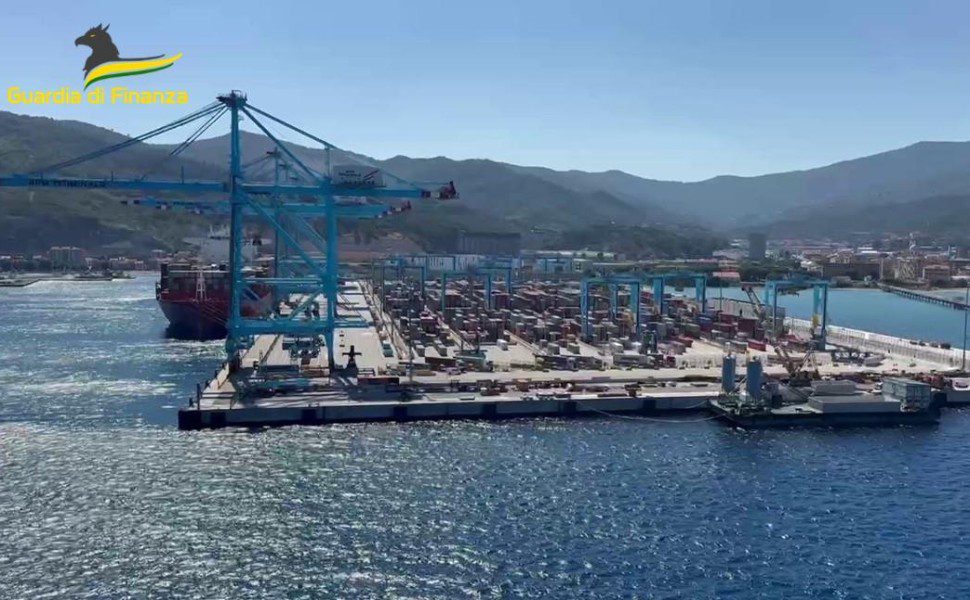 Traffico di droga, blitz 'Baluardo' tra Savona e Genova. Coinvolti soggetti legati alla 'ndrangheta 54 porto vado ligure guardia finanza