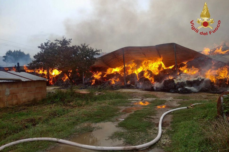Incendio Fienile Rende 02