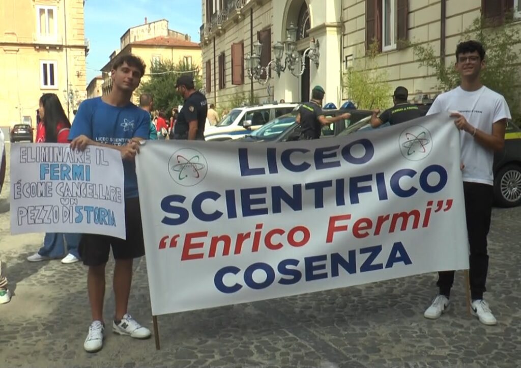 Liceo Fermi Cosenza protesta