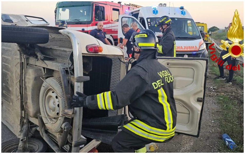 auto-ribaltata-106 crotone