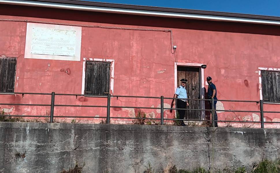 Amantea, polizia Provinciale recupera immobile dell'ente: è l'ex casa cantoniera 54 polizia provinciale casa cantoniera amantea 2