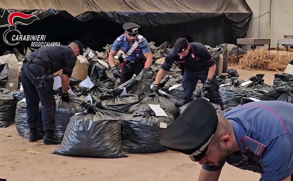 san ferdinando marijuana capannone 01