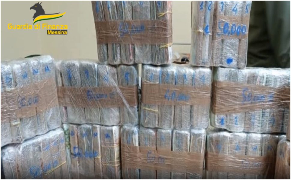 Nel bagagliaio dell'auto un borsone con 600mila euro, calabrese fermato in Sicilia 2 600 mila euro messina villa 020