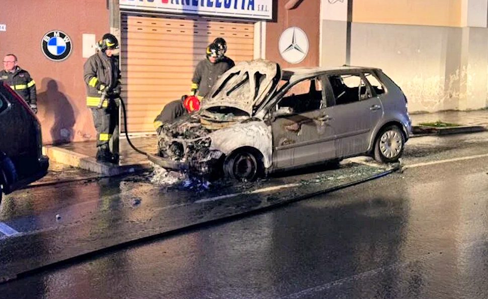 Auto in fiamme Luigi cristaldi