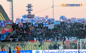 Cosenza è un derby amaro. Il Catanzaro fa festa con le reti di Iemmello e Biasci 56 Catanzaro Cosenza tifosi Cosenza 1