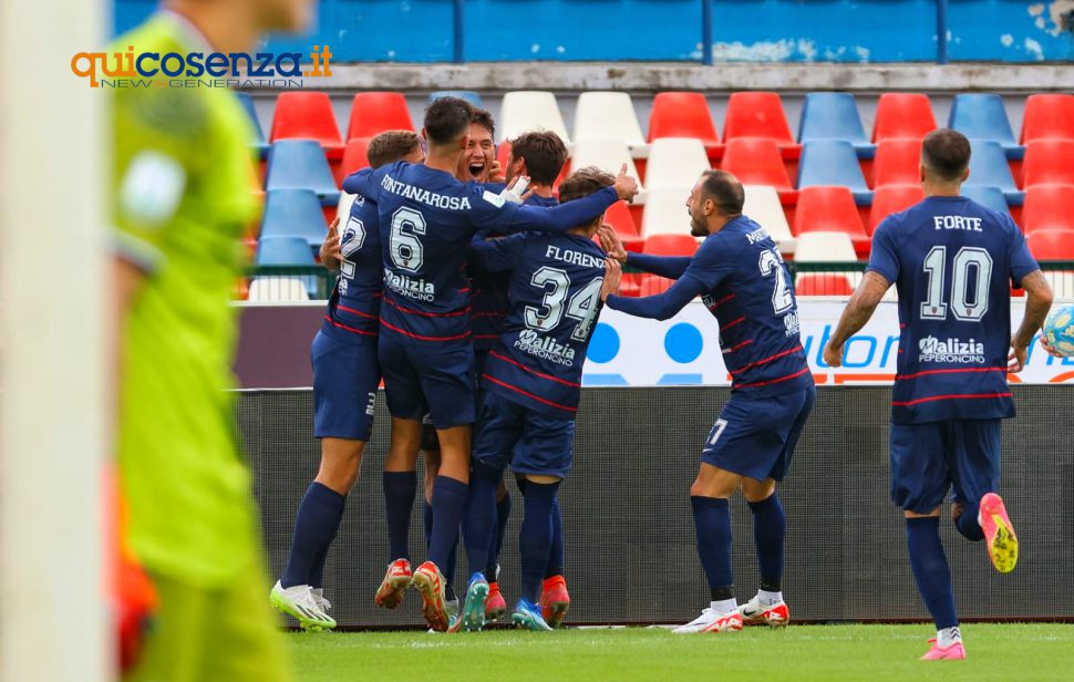 Cosenza Feralpisalo goal esultanza