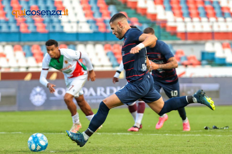 Voca e Tutino ridanno il sorriso al Cosenza. Reggiana battuta 2 a 0, tra due settimane il derby 57 Cosenza-Reggiana tutino
