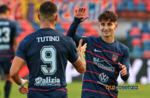 Voca e Tutino ridanno il sorriso al Cosenza. Reggiana battuta 2 a 0, tra due settimane il derby 67 Cosenza Reggiana 12