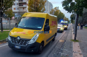 Cosenza, ennesimo incidente su Viale Mancini: scooter finisce sotto un furgone - FOTO 52 Incidente Viale Parco2