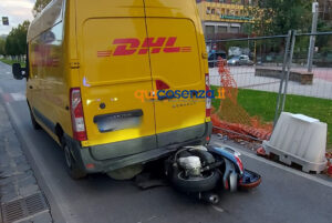Cosenza, ennesimo incidente su Viale Mancini: scooter finisce sotto un furgone - FOTO 54 Incidente Viale Parco3