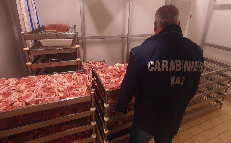 Nas sequestro carne e salumi 03