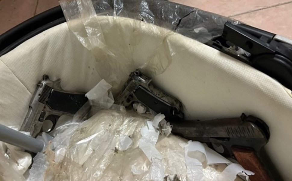 armi nascoste nel passeggino