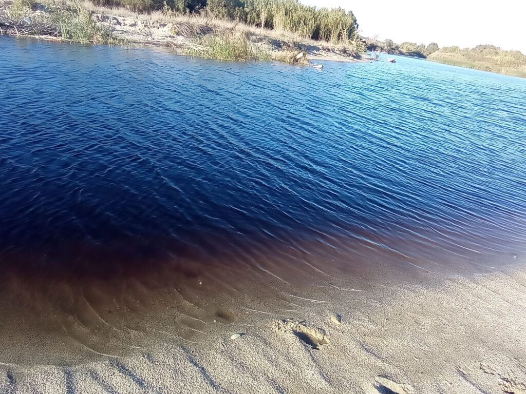 «Allarme ambientale? Il fiume Crocchio riversa nel mare acqua nera» 54 foto2