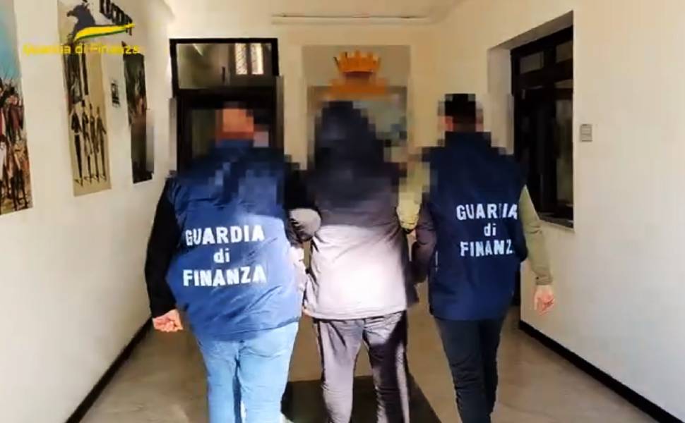 guardia finanza imperia arresti