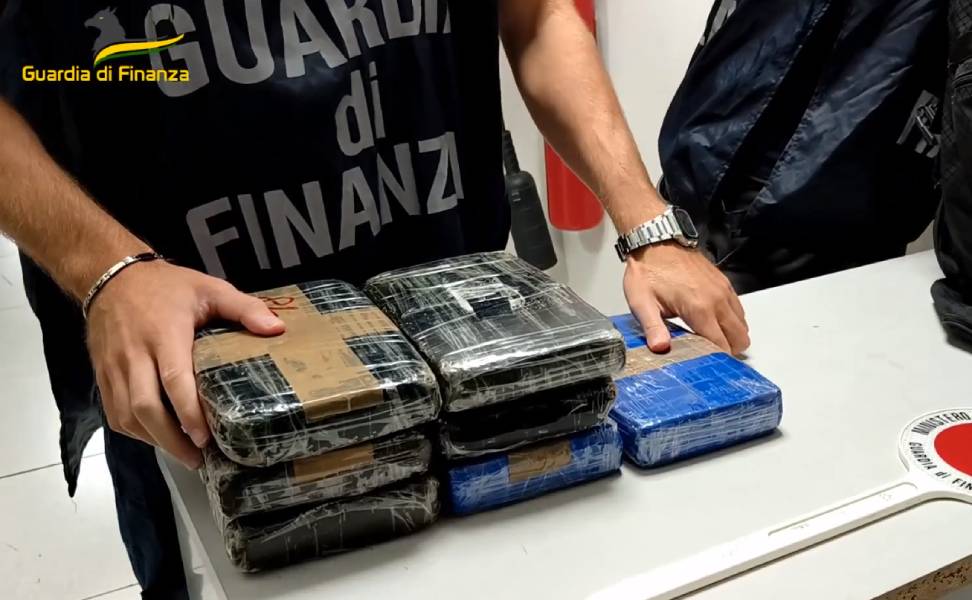 guardia finanza imperia cocaina