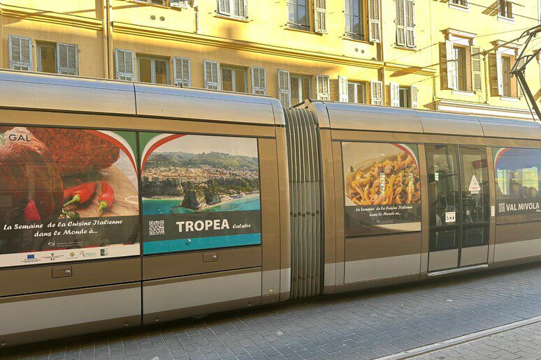 immagini-di-tropea-sul-tram-di-Nizza
