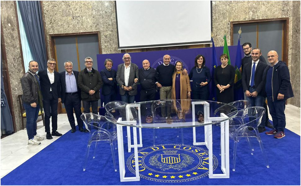 Cosenza, imprenditori in campo per salvare Natale e Capodanno in città 51 imprenditori-cosentini-e-sindaco