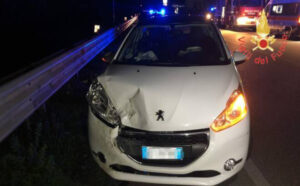 Scivolano in un canalone dopo aver impattato contro un grosso cinghiale: due feriti 53 incidente sersale