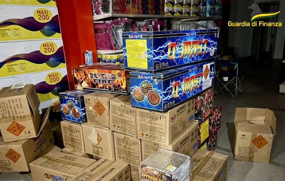 Corigliano, 140mila fuochi d’artificio nascosti nel garage di una palazzina: un arresto 3 CORIGLIANO FUOCHI ARTIFICIO