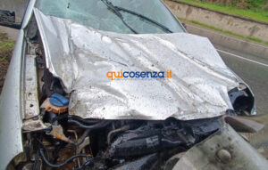 Rende, perde il controllo dell'auto e si schianta contro il Guard rail tra Saporito e Piano di Maio - FOTO 53 Incidente Rende 02