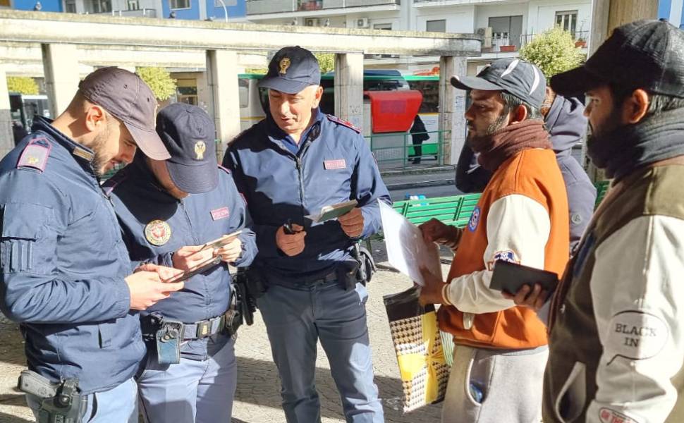 controllo documenti polizia autostazione cosenza
