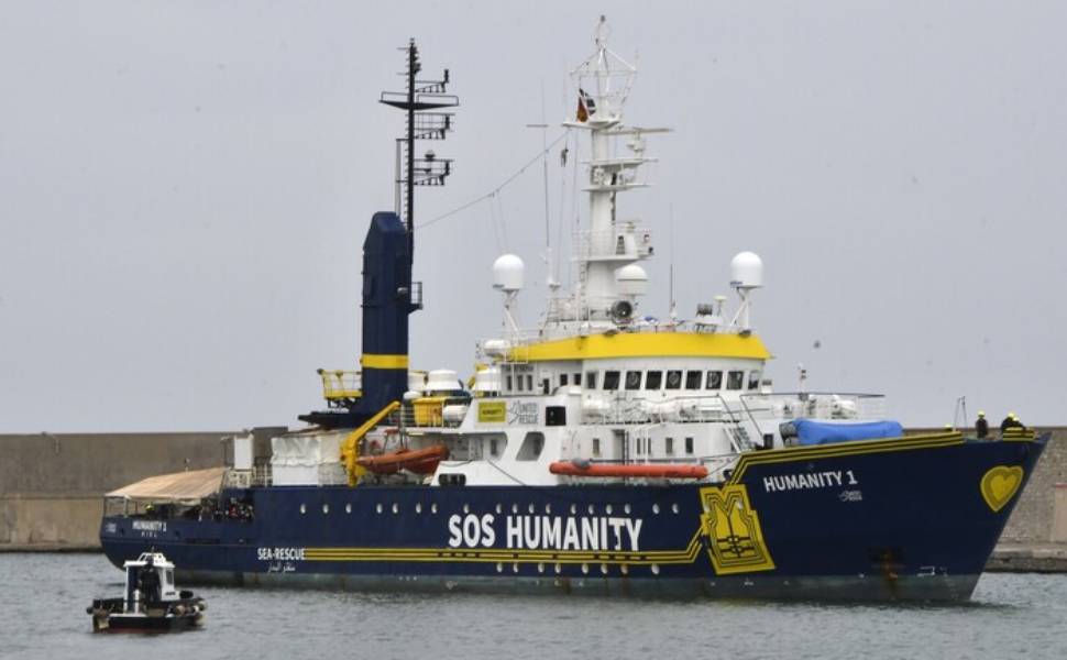 La nave 'Humanity 1' a Crotone con 200 migranti, salvate altre 24 persone  su una barca in avaria - quicosenza