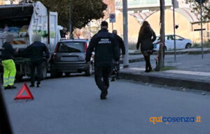 incidente auto camnion nettezza urbana3
