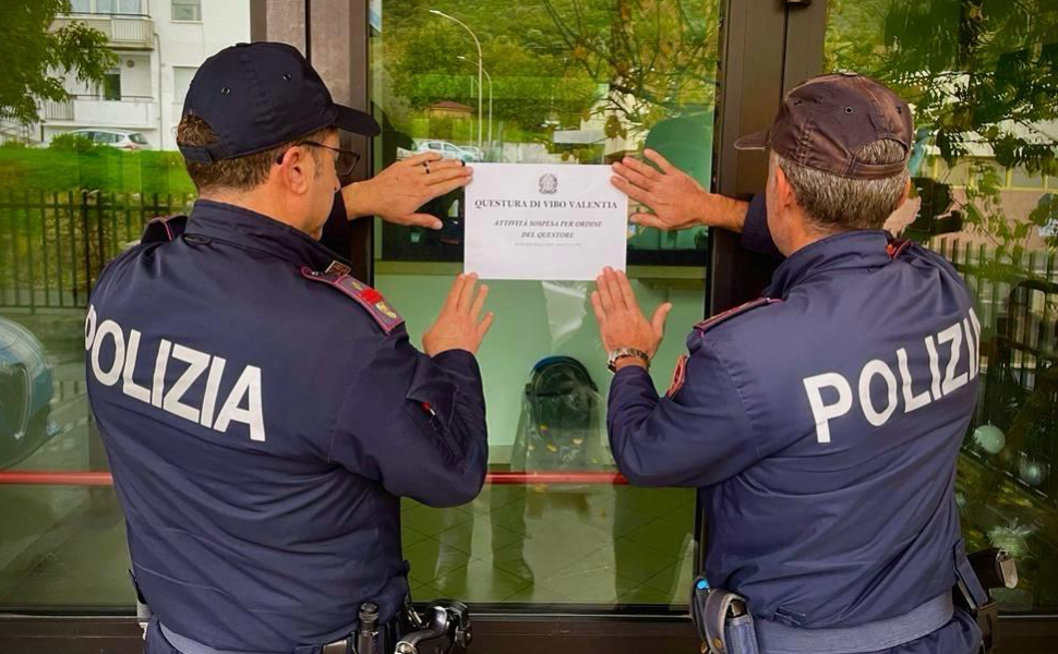 polizia chiusura locale tropea