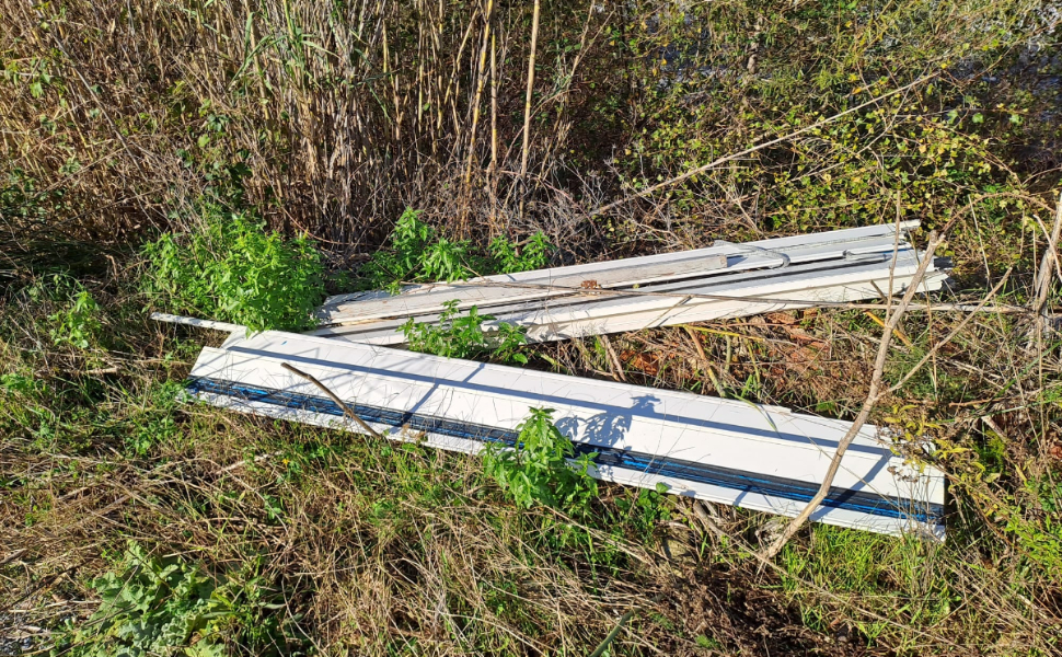 rifiuti alveo fiume lao 04