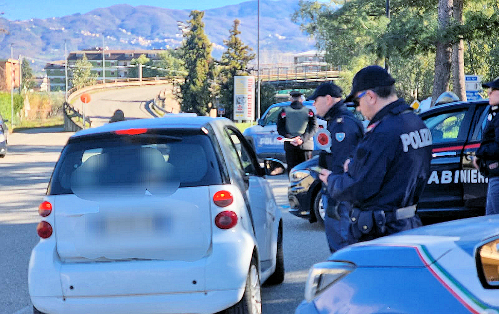 Alto impatto controlli polizia Cosenza