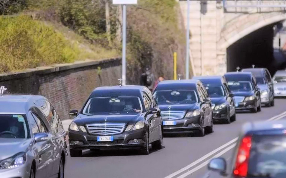 Carri funebri protesta