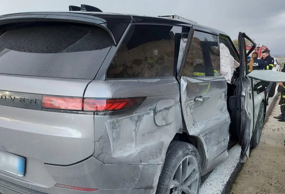 Incidente sull'A2, si schianta l'auto del presidente Occhiuto: 5 i feriti 57 Incidente auto occhiuto2