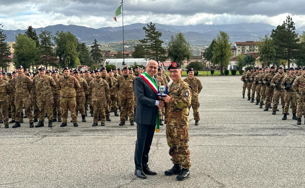 Cosenza prefetto e sindaco salutano il 1 Reggimento Bersaglieri