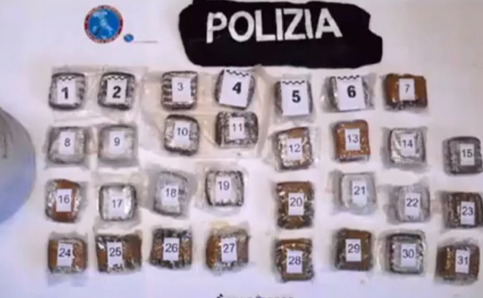 Droga e armi: operazione della Polizia, eseguiti 20 provvedimenti di fermo 53 polizia catanzaro blitz droga