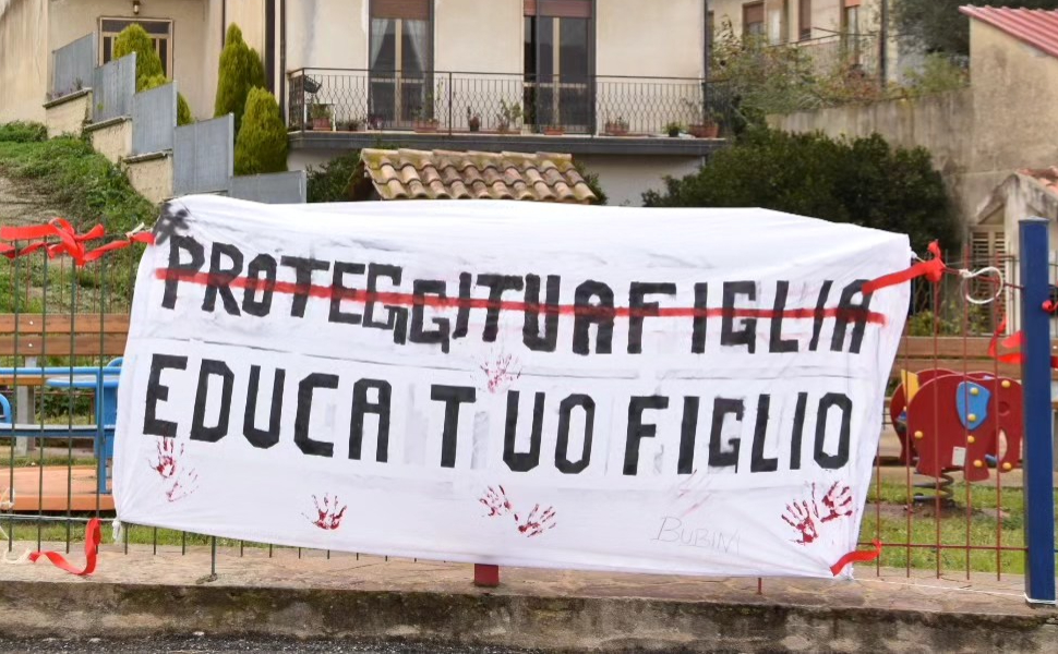 striscione antiviolenza sant onofrio vv
