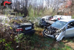 Acri: attività abusiva, sequestrata area di 5000 metri quadri. All'interno anche 200 veicoli fuori uso - FOTO 52 Acri discarica 01